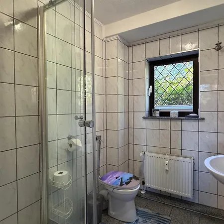 Grosses Ferienhaus Fuer 8 Personen, Manderscheid ماندرشايد